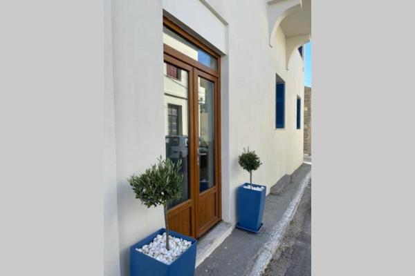 PANOS ROOMS Central loft studio near the beach, Andros