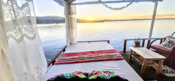Uros Amaru Marka Lodge