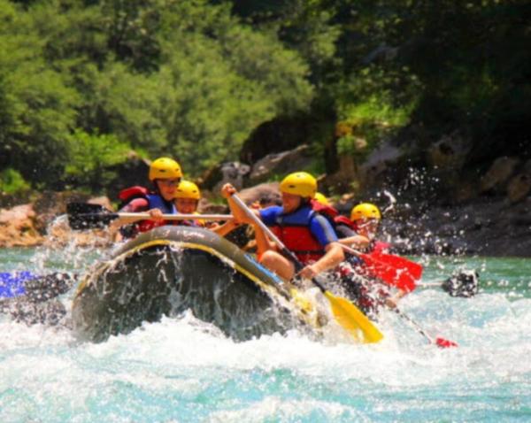 A la foto es mostra l'objecte Camp Rafting Apartmani situat a la ciutat de Žabljak.