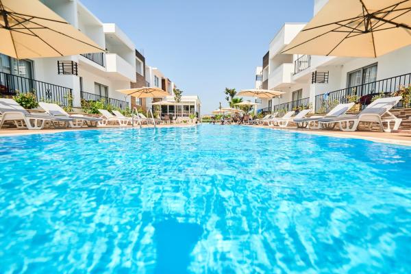 På billedet ses objektet Hotel Halibas beliggende i byen Ulcinj.