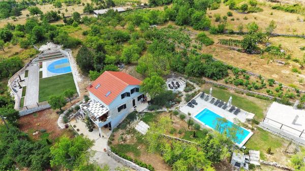 A la foto es mostra l'objecte LUXURY VILLA HEAVEN nr. 2 situat a la ciutat de Ramljane.