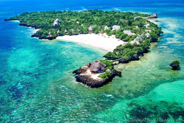 På bildet vises objektet Chale Island Resort som ligger i byen Kisimachande.