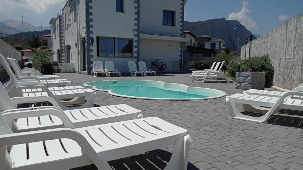 A la foto es mostra l'objecte Sicily Rooms Appartamenti situat a la ciutat de Carini.
