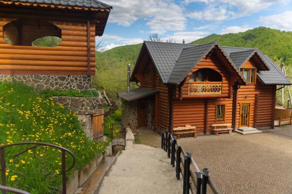 Nella foto è visibile l'oggetto Гостинний двір Гуцулка situato nella città di Sheshory.
