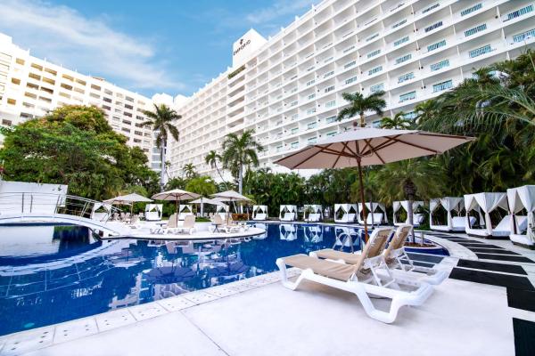Na fotografii je vidět objekt Emporio Acapulco nacházející se ve městě Acapulco.