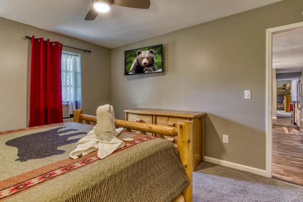 Foto 8: Fun & Games by HoneyBearCabins 2BR/1BA Sleeps 7