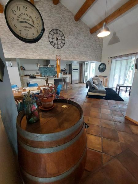 A la foto es mostra l'objecte Villa Clea situat a la ciutat de Mirabeau.