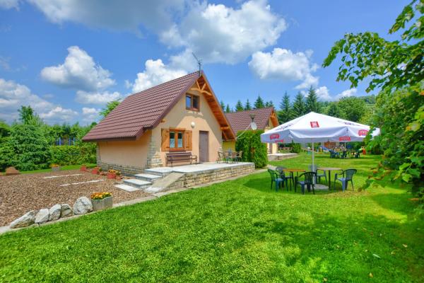 Na zdjęciu widoczny jest obiekt Domki nad Stebnikiem położony w mieście Krościenko.