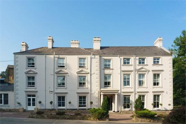 A la foto es mostra l'objecte New Bath Hotel & Spa, a member of Radisson Individuals situat a la ciutat de Matlock.