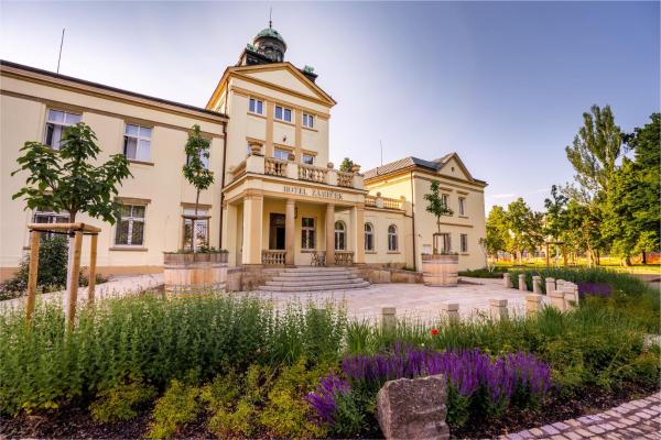 Na foto é possível ver o objeto Hotel Zámeček localizado na cidade de Poděbrady.