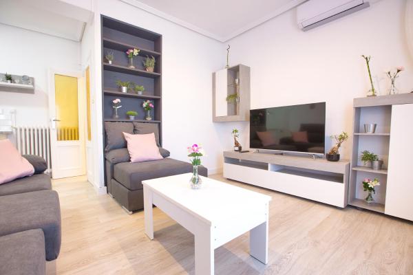 En la foto se muestra el objeto Cuencaloft en parque San Julián ubicado en la ciudad de Cuenca.