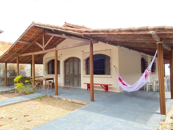写真にはアウコバサ市にあるCasa de Praia - Alcobaça-BA - em frente ao Condomínio Gaivotasが写っています。