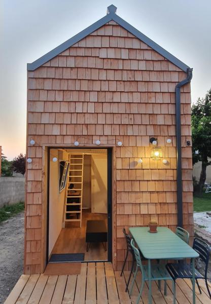 På billedet ses objektet TINY HOUSE Cosy 1 - Angers Green Lodge beliggende i byen Angers.