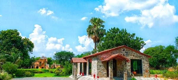 Na zdjęciu widoczny jest obiekt Barabagh Deogarh - A Heritage Farm Stay położony w mieście Devgarh.