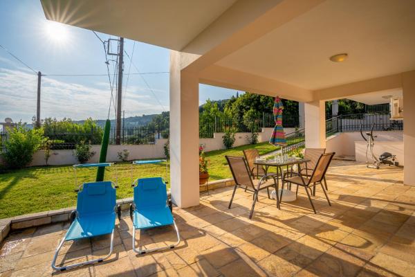 A la foto es mostra l'objecte Paralia Platanou seaview house situat a la ciutat de Plátanos.