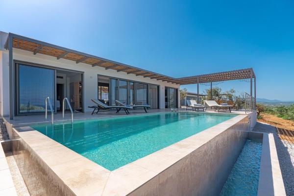 På bildet vises objektet Messinian Riviera Villas som ligger i byen Petalidhion.