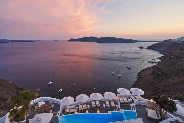 Na fotografii je vidět objekt Katikies Santorini - Gea House - The Leading Hotels Of The World nacházející se ve městě Oia.