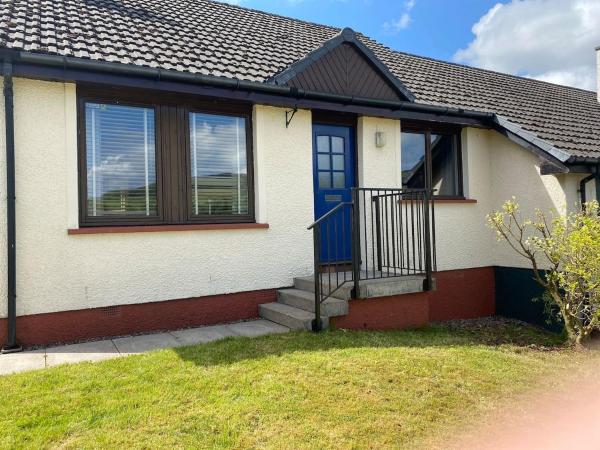 2 Bedroom Sleep 4 House - Private Garden - Portree