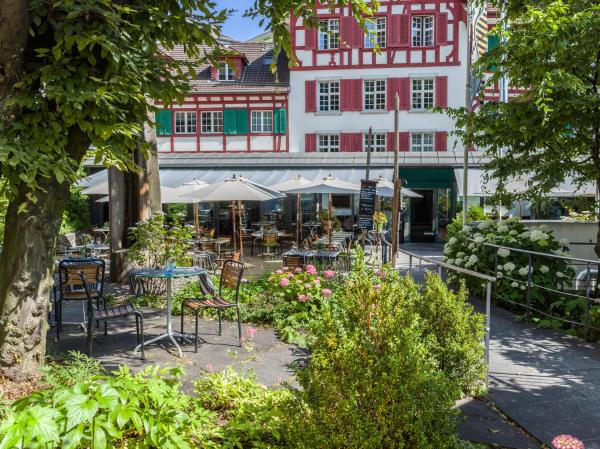 På billedet ses objektet Hotel Hofgarten Luzern beliggende i byen Luzern.