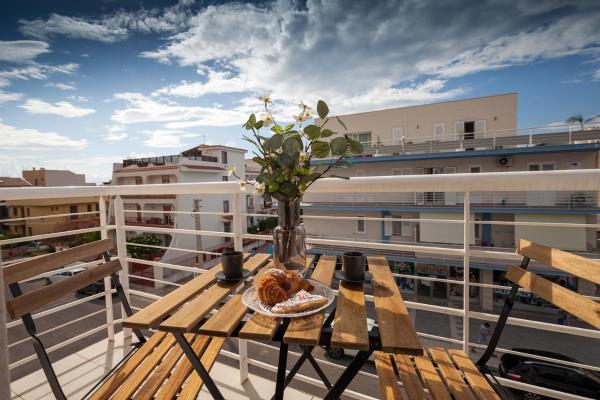 照片显示了位于Terrasini市的Nerissa suites&rooms物件。