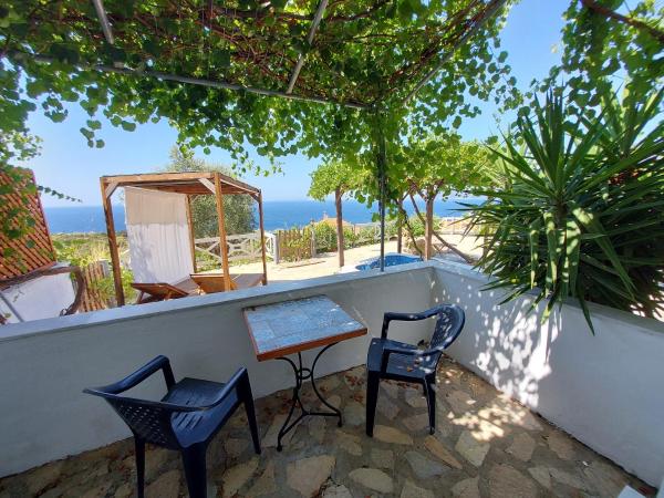 Auf dem Foto ist das Objekt Samos Island - Panorama Apartment with Jacuzzi in der Stadt Plátanos zu sehen.