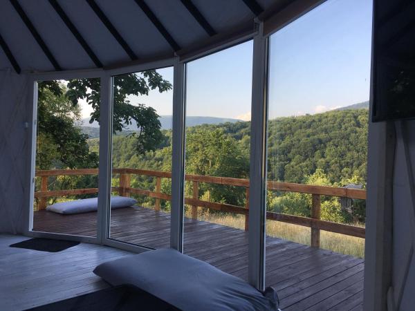 Na zdjęciu widoczny jest obiekt Глемпінг luxury położony w mieście Turitsa.