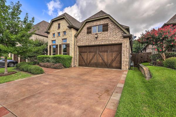 På billedet ses objektet Family-Friendly Home with Yard in Irving! beliggende i byen Irving.