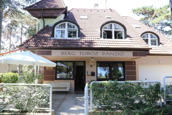 Nella foto è visibile l'oggetto Berg Toboz Panzió situato nella città di Pécs.