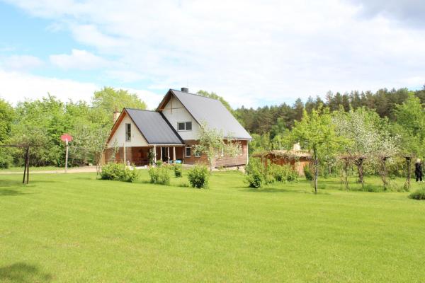 På billedet ses objektet Neries Vila beliggende i byen Didžiosios Kabiškės.