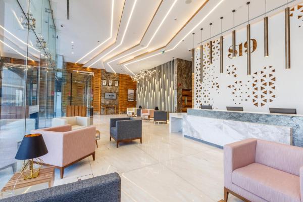 Na fotografii je vidět objekt S19 Hotel-Al Jaddaf Metro Station nacházející se ve městě Dubaj.