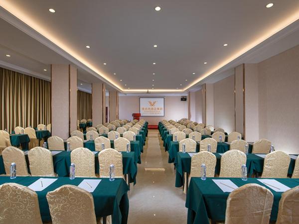 Auf dem Foto ist das Objekt Vienna Hotel Shenzhen Fuyong Village in der Stadt Fenghuangwei zu sehen.