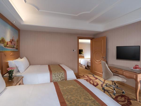 Vienna International Hotel Shenzhen Jingtian - Hong Kong