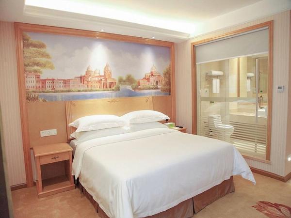 Kuvassa näkyy kohde Vienna Hotel Qingyuan Yingde Guangming Road, joka sijaitsee kaupungissa Yingde.