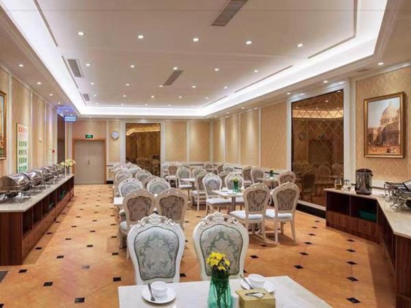Na foto é possível ver o objeto Vienna Hotel Dongguan Tangxia Garden Street localizado na cidade de Sima.