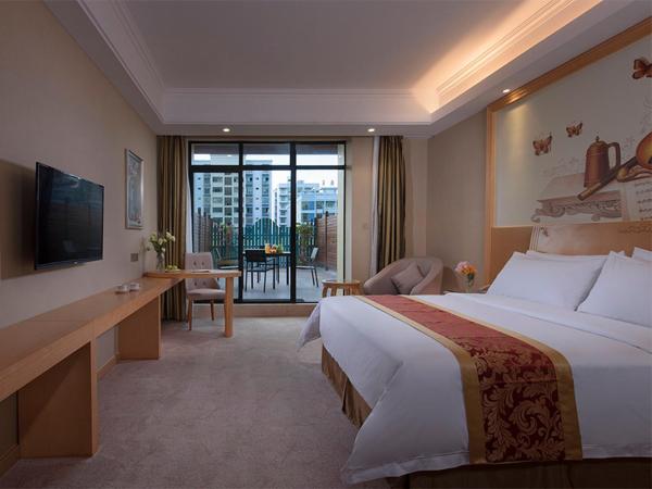 Nella foto è visibile l'oggetto Vienna Hotel (Qionghai Yinhai Road) situato nella città di Xinshi.