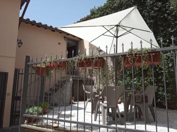 The photo shows the Il Giardino di Ambra Casa Vacanze indipendente located in the city of Viterbo.