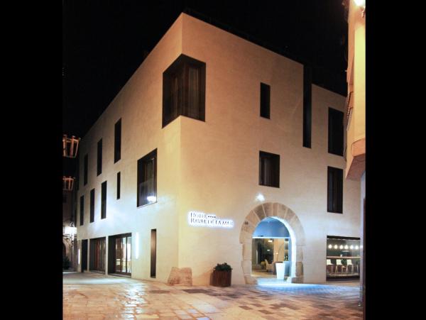 På bildet vises objektet Hotel Raval de la Mar som ligger i byen Vilaseca de Solcina.