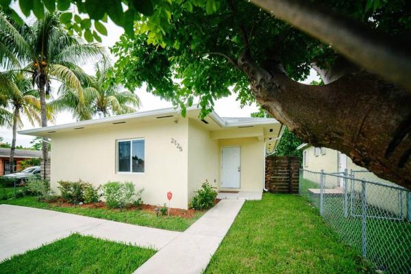 New House On The Block Near Miami Airport. - Miami, FL