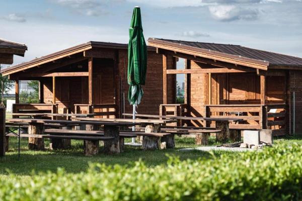 Na zdjęciu widoczny jest obiekt Camping Divoká Voda położony w mieście Hamuliakovo.
