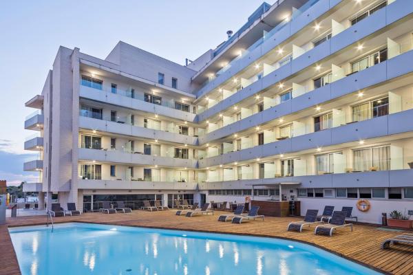 A la foto es mostra l'objecte Hotel Balneario Playa de Comarruga situat a la ciutat de Coma-ruga.