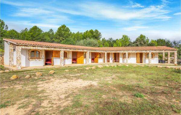 A la foto es mostra l'objecte Awesome Home In Ardenya With Wifi situat a la ciutat de La Riera.