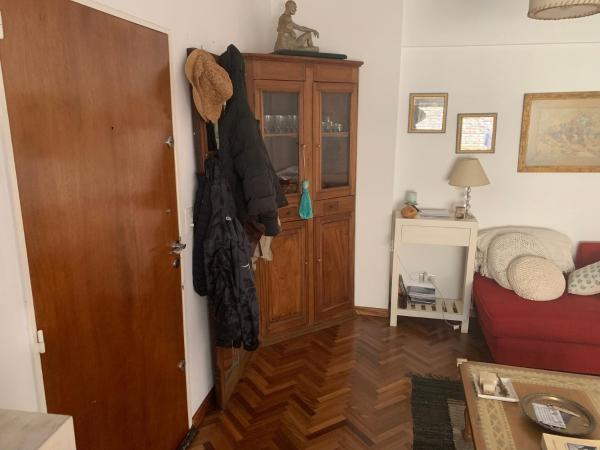 照片显示了位于Juan Anchorena市的excelete departamento en el centro de Martinez物件。