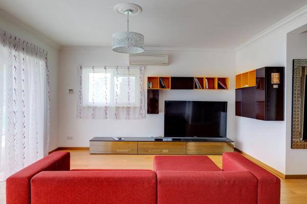 Φωτογραφία 4: Seafront Apartment in Sliema with Pool, Upmarket Complex