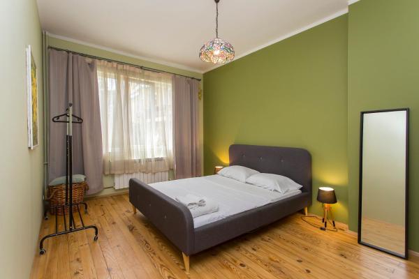 På billedet ses objektet Colorful 2BDR Apartment in the City Center beliggende i byen Sofia.
