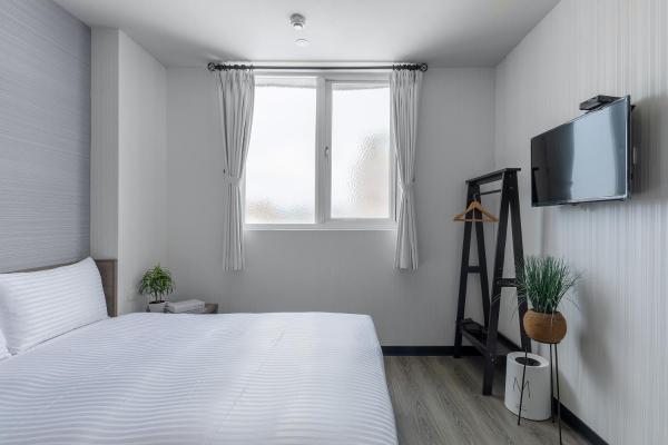 På billedet ses objektet Hotel Brown - Zhongzheng beliggende i byen Tainan.