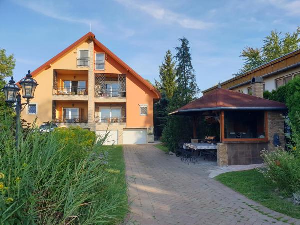 På billedet ses objektet Endrődi Apartman Lakás beliggende i byen Szántód.