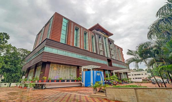 A la foto es mostra l'objecte Treebo Premium Pearl Avenue Banquets And Lawn situat a la ciutat de Rāipur.