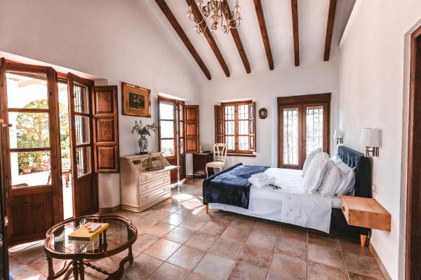 A la foto es mostra l'objecte La Esperanza Granada Luxury Hacienda & Private Villa situat a la ciutat de Albuñuelas.