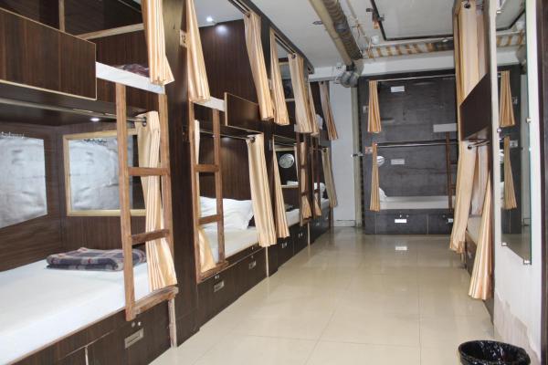 A la foto es mostra l'objecte PARADISE AC DORMITORY situat a la ciutat de Aonla.
