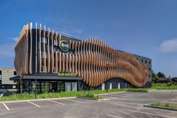 照片显示了位于Publier市的B&B HOTEL Evian Publier物件。